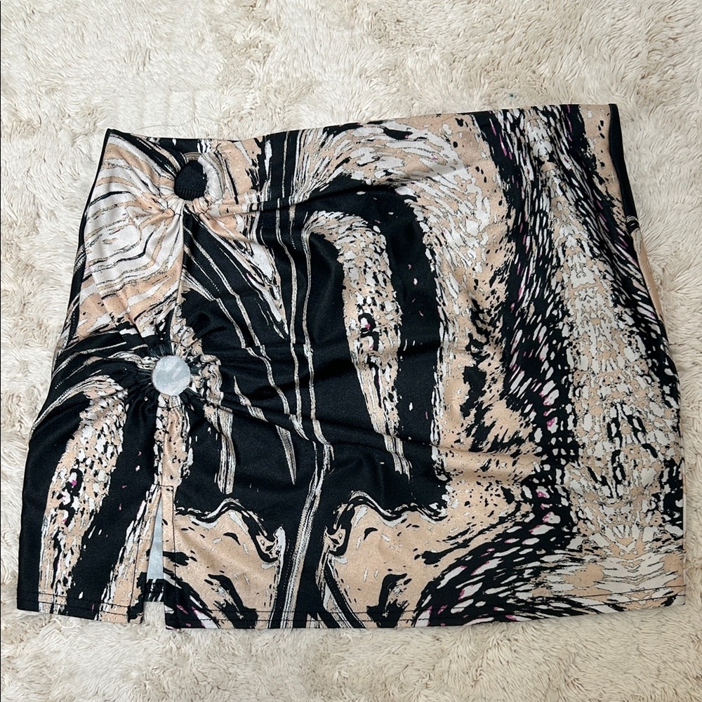 NWT Urban Outfitters Black, Tan and White Mini Skirt